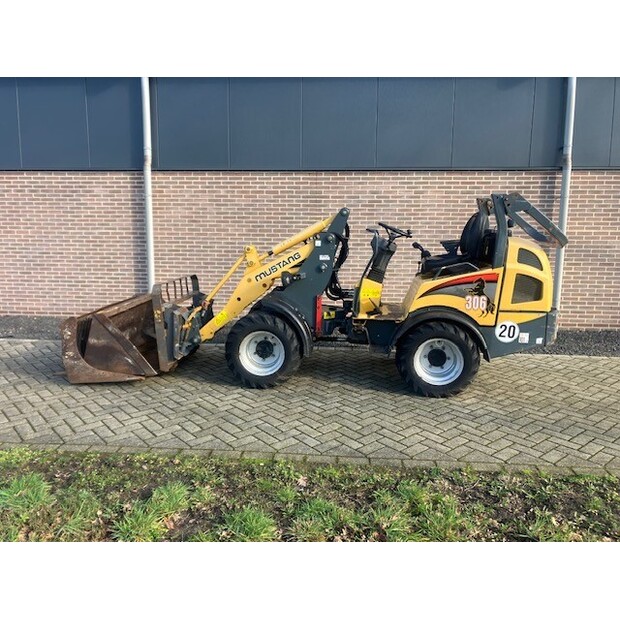 2016 MUSTANG-45851800