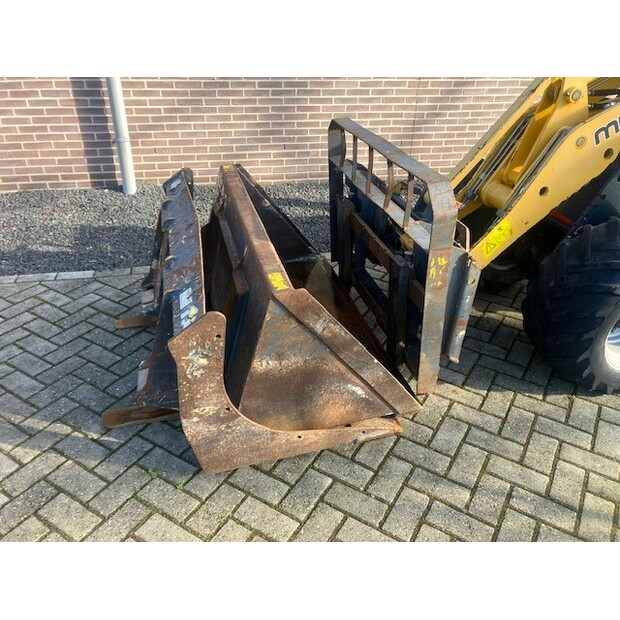 2016 MUSTANG-45851802