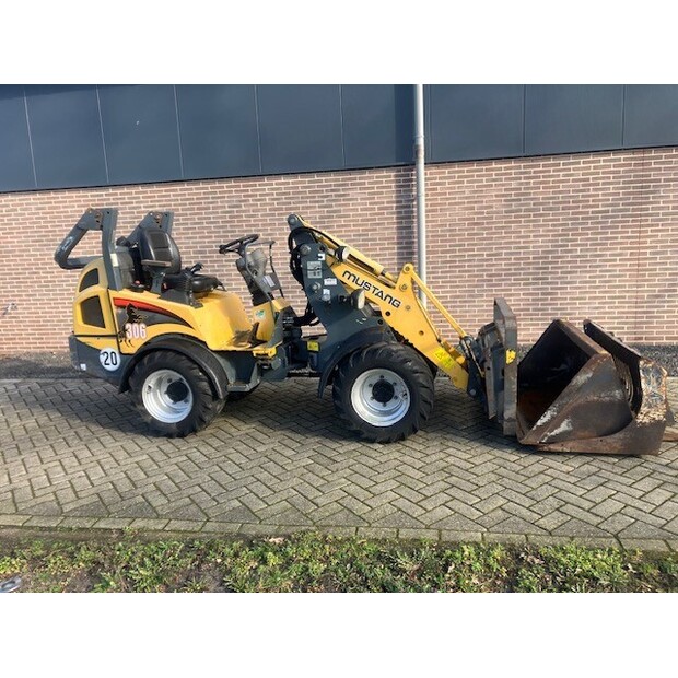 2016 MUSTANG-45851805