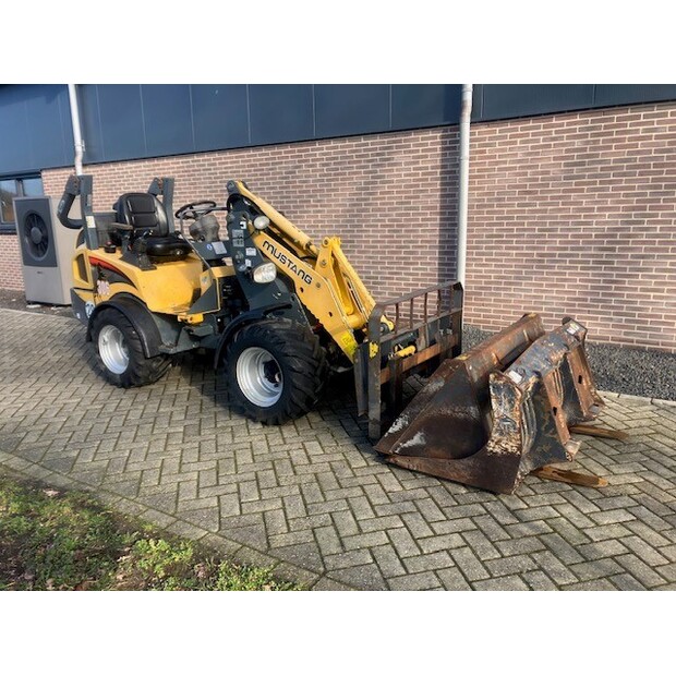 2016 MUSTANG-45851807