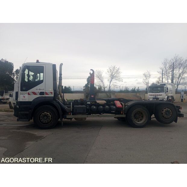 2014 Iveco 260SY33-45861117