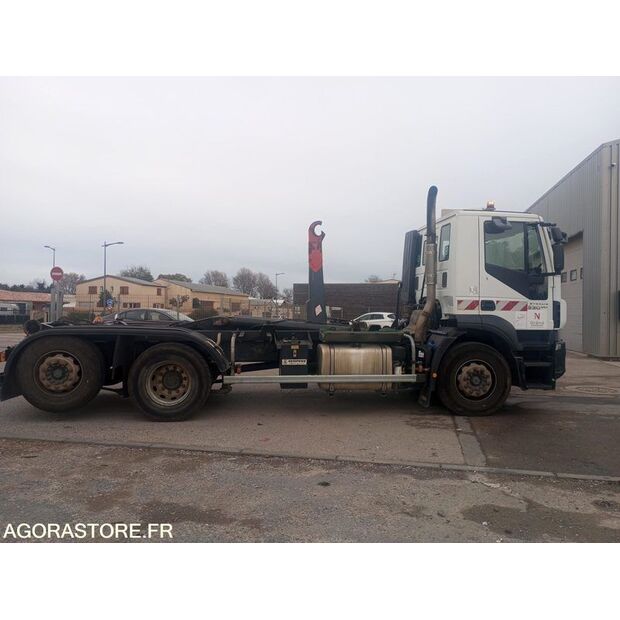 2014 Iveco 260SY33-45861120
