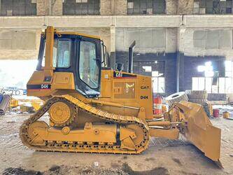 صورة ل جرارات 2018 كاتربيلر D4H