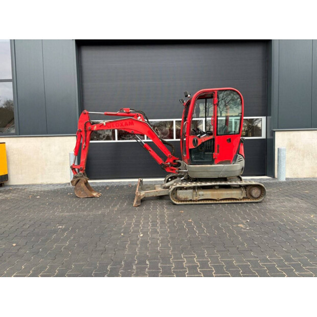 2017 جيه سي بي 8025-45861994