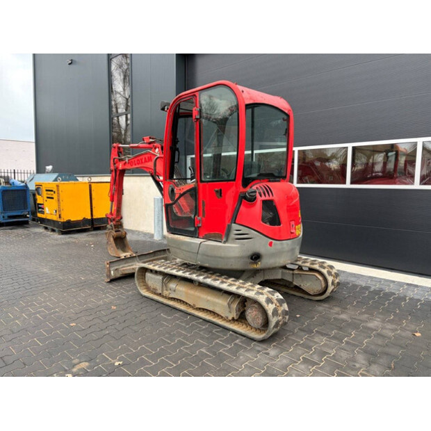 2017 جيه سي بي 8025-45861995