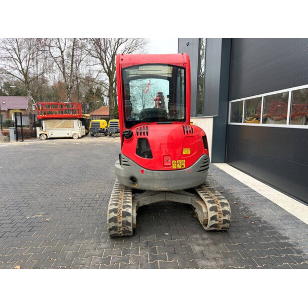 2017 جيه سي بي 8025-45861996