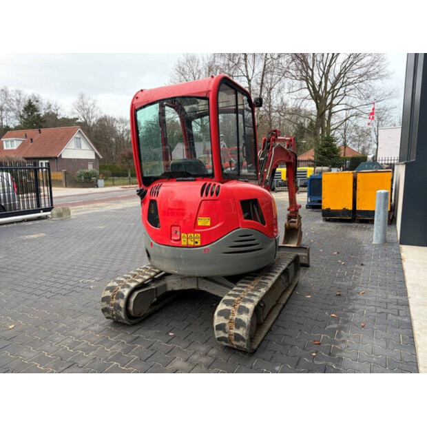 2017 جيه سي بي 8025-45861997