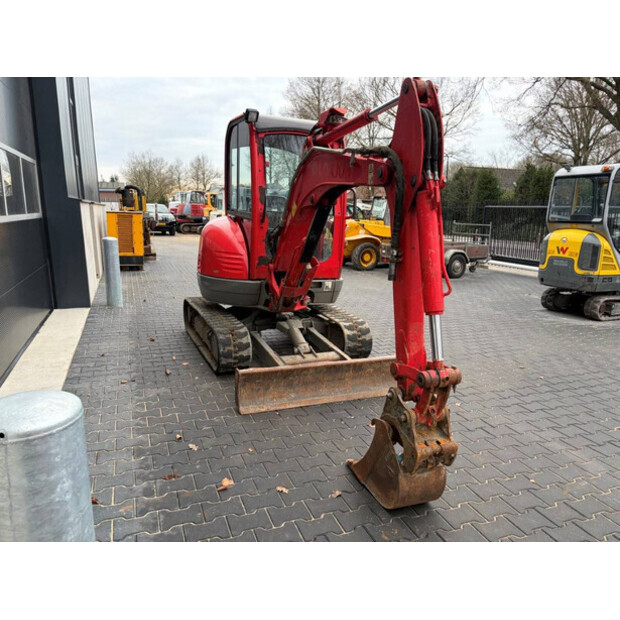 2017 جيه سي بي 8025-45861998