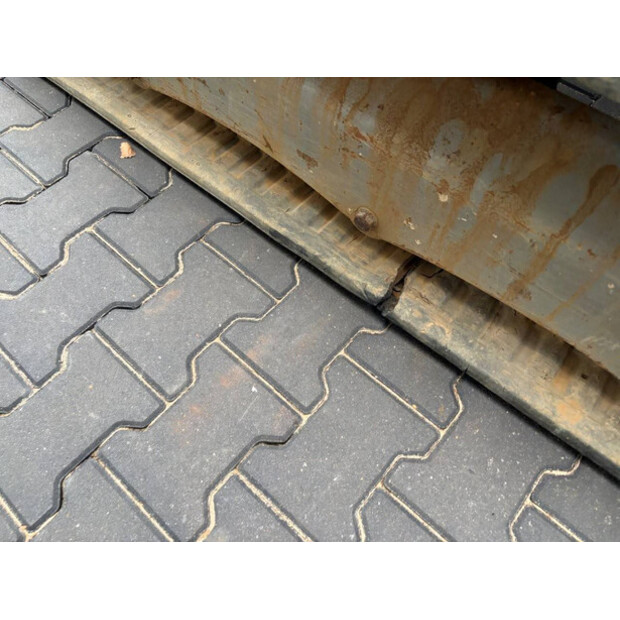 2017 جيه سي بي 8025-45862001