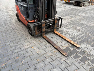 2017-toyota-8fbm20t-1429720-45862026