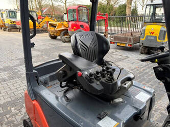 2017-toyota-8fbm20t-1429720-45862028