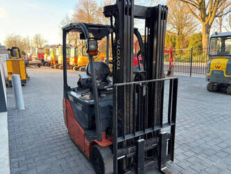 2015-toyota-8fbet16-1429724-45862099