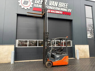 2016-toyota-8fbe20t-1429738-45862320