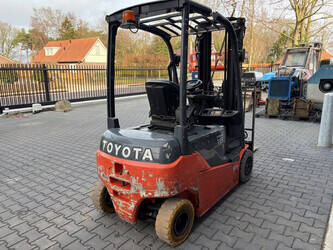 2017-toyota-8fbm16t-1429741-45862361