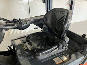 2014-toyota-8fbekt16-1429746-45862429