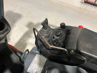 2013-toyota-8fbet16-1429751-45862517