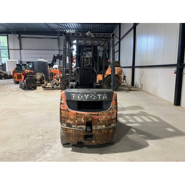 2011 تويوتا 02-8FDF18-45862843