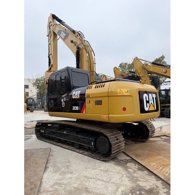 2024 كاتربيلر 323DL-45864771