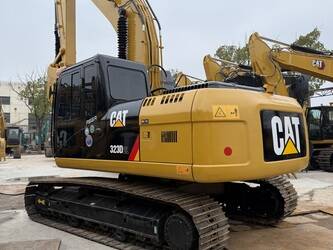 صورة ل حفارات مجنزرة 2024 كاتربيلر 323DL