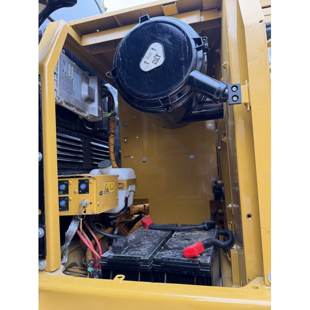 2024 كاتربيلر 323DL-45864773