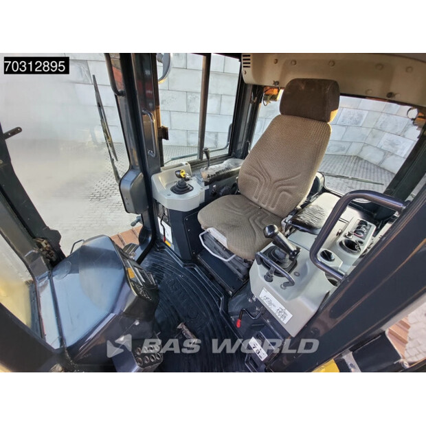 2017 Komatsu D61PX-24-45870066