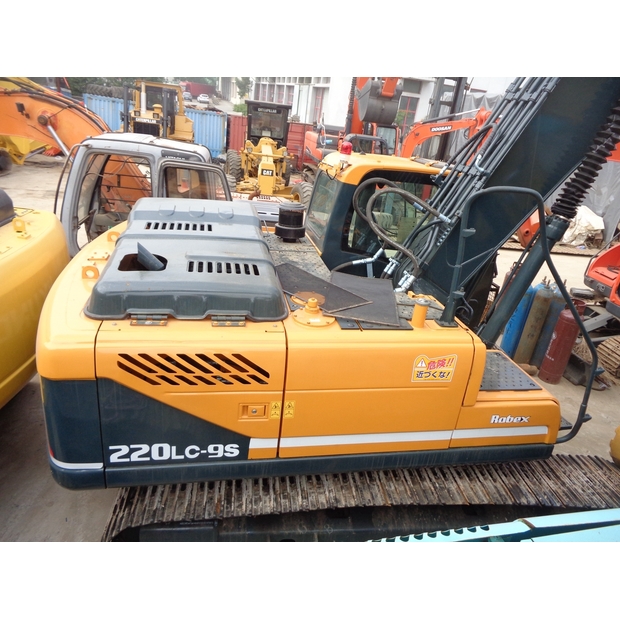 2022 Hyundai R220LC-9S-45884030