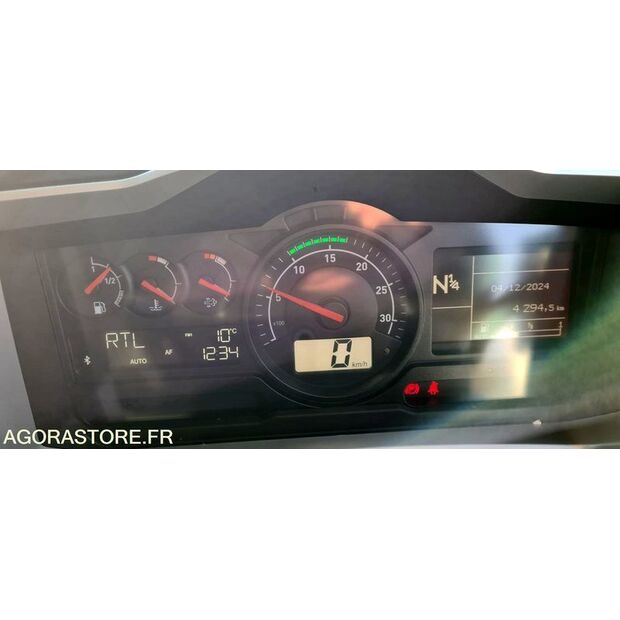 2022 Renault D-45884093