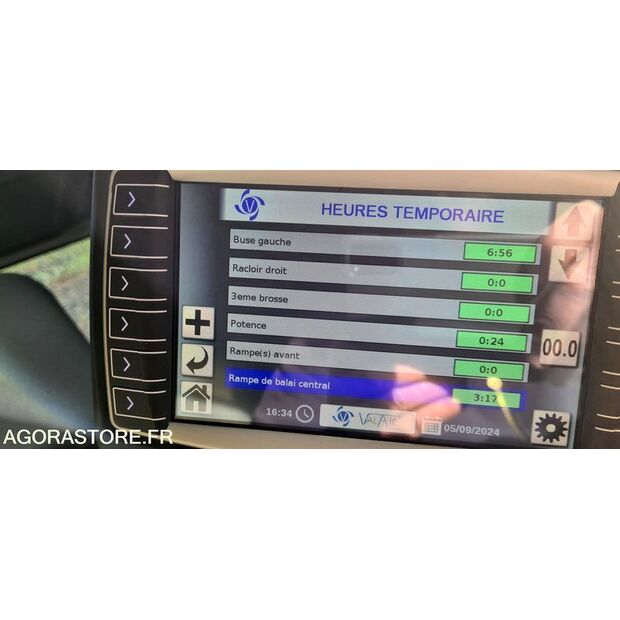 2022 Renault D-45884095