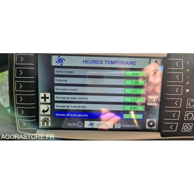 2022 Renault D-45884096