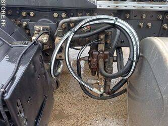 2011-renault-premium-1430089-45884122