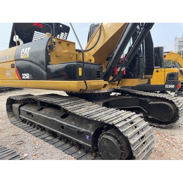 2024 Caterpillar 325D2L-45885760