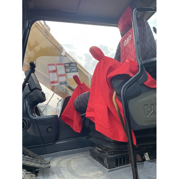 2024 Caterpillar 325D2L-45885762