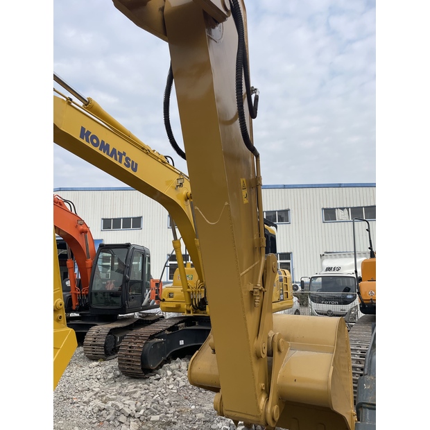 2024 Caterpillar 325D2L-45885763