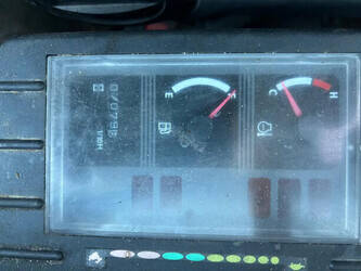 2011-hitachi-zx22u-2-45885813