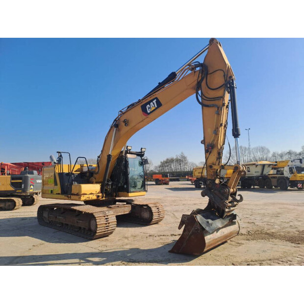 2018 Caterpillar 323-45885860