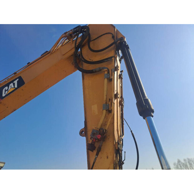 2018 Caterpillar 323-45885863