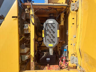 2018-caterpillar-323-1430180-45885875