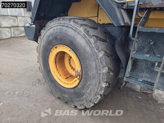 2011-komatsu-wa380-6-1230495-45887806