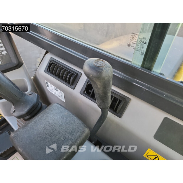 2024 كوماتسو PC55MR-5E0-45888346