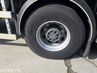 2012-renault-premium-1430507-45903539