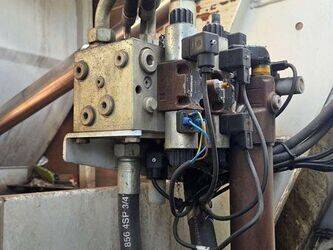 2012-renault-premium-1430507-45903544