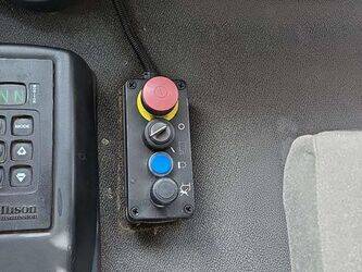 2012-renault-premium-1430507-45903549