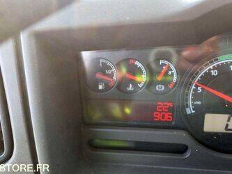 2012-renault-premium-1430507-45903569