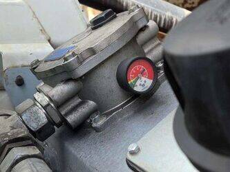 2012-renault-premium-1430507-45903572