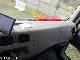 2012-renault-premium-1430507-45903573