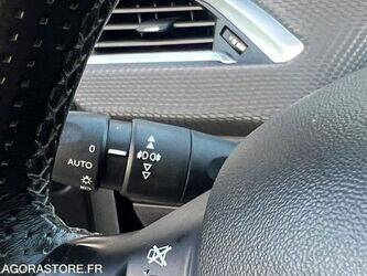 2016-peugeot-2008-1430514-45903683