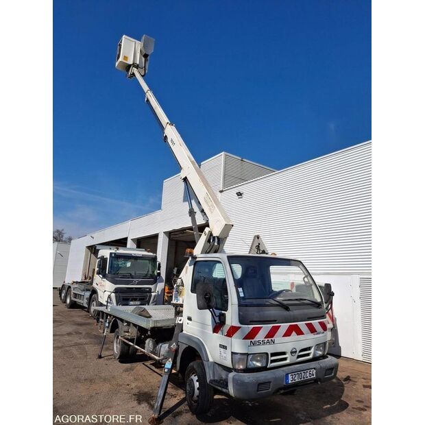 2006 نيسان Cabstar-45903694