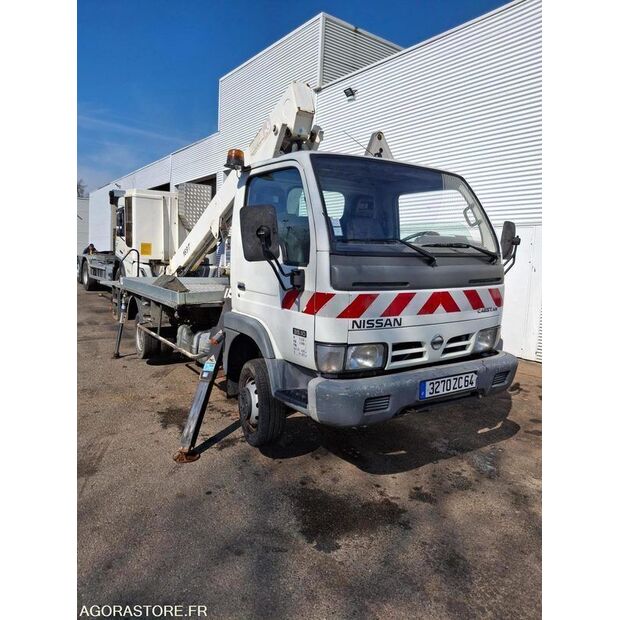 2006 نيسان Cabstar-45903696