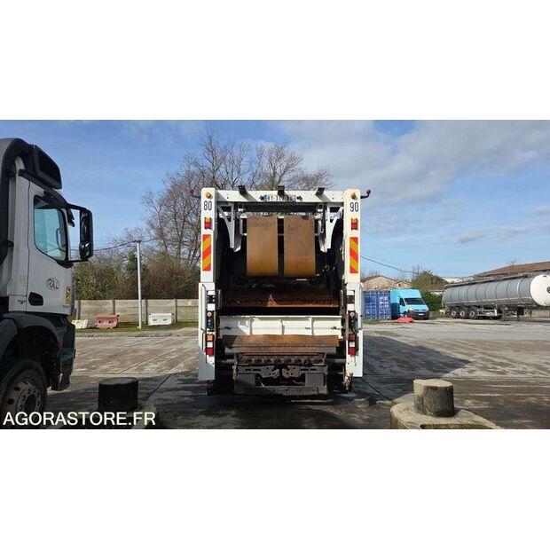 2011 Renault PREMIUM-45903839