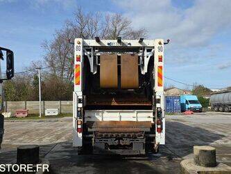 2011-renault-premium-1430524-45903839